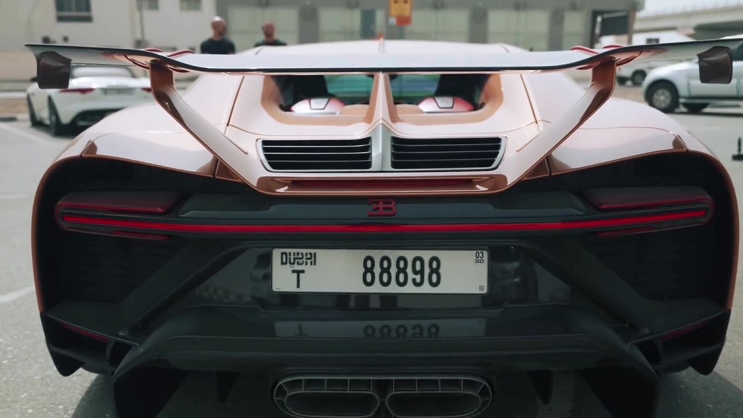 Bugatti Chiron {Andrew Tate x Mike Thurston} (Live) - Wallpaper screenshot - Seelen UI