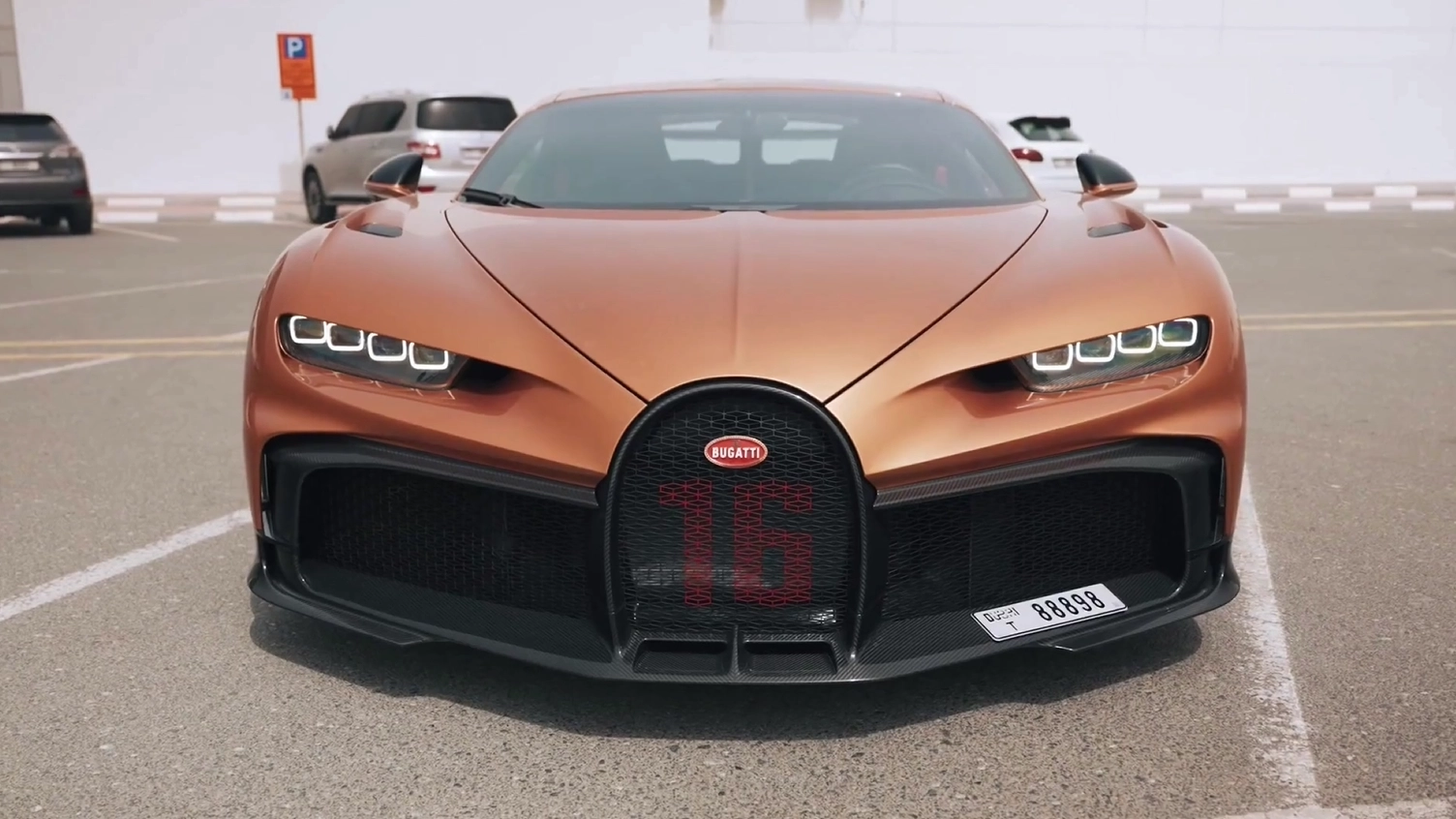 Bugatti Chiron {Andrew Tate x Mike Thurston} (Live) - Wallpaper screenshot - Seelen UI