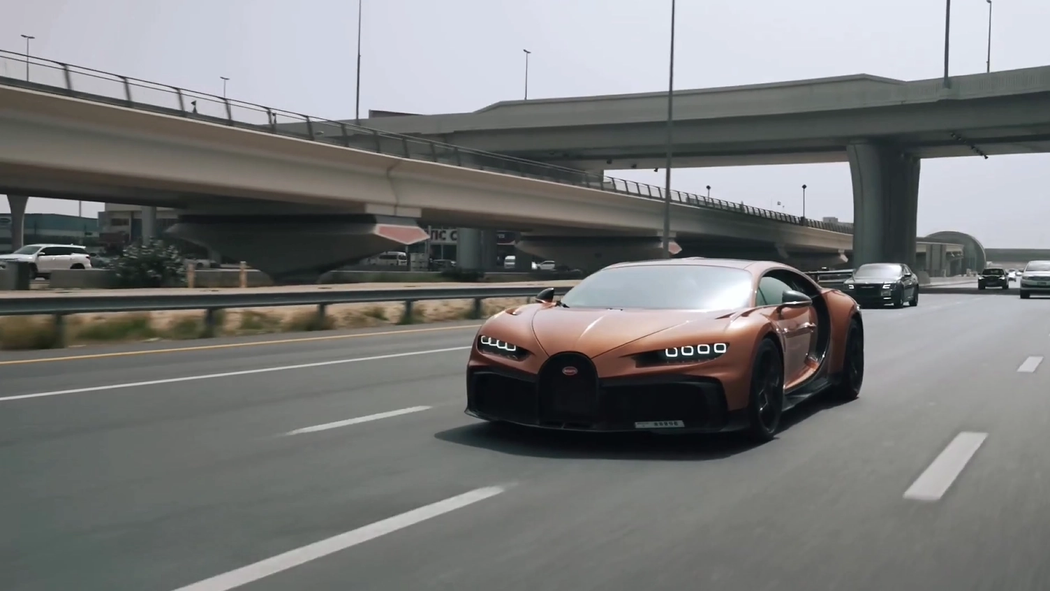 Bugatti Chiron {Andrew Tate x Mike Thurston} (Live) - Wallpaper screenshot - Seelen UI