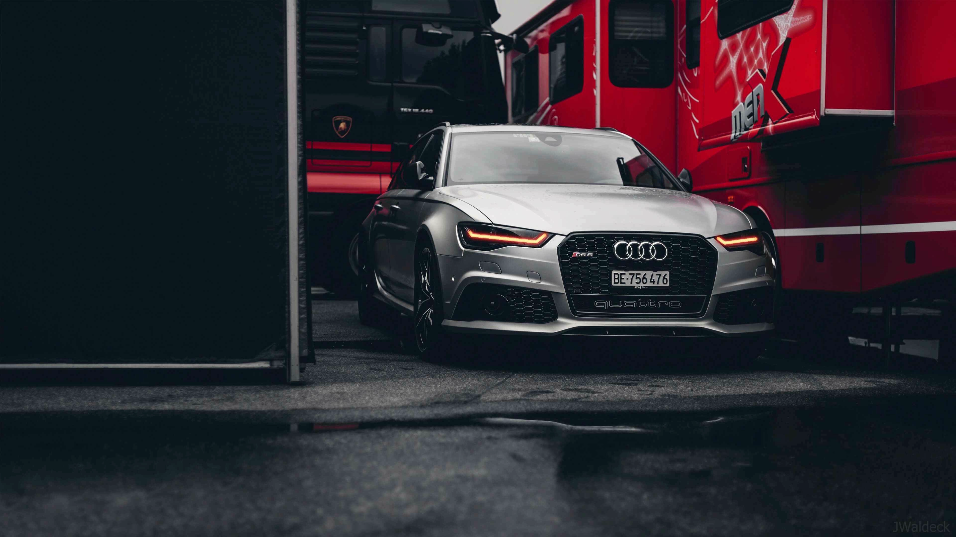 Audi RS6 Hazard Lights (Live) - Wallpaper screenshot - Seelen UI